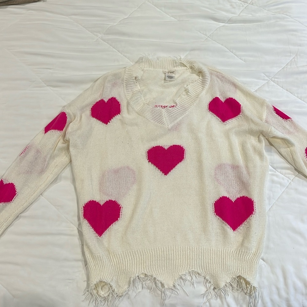 Heart sweater lightweight size medium